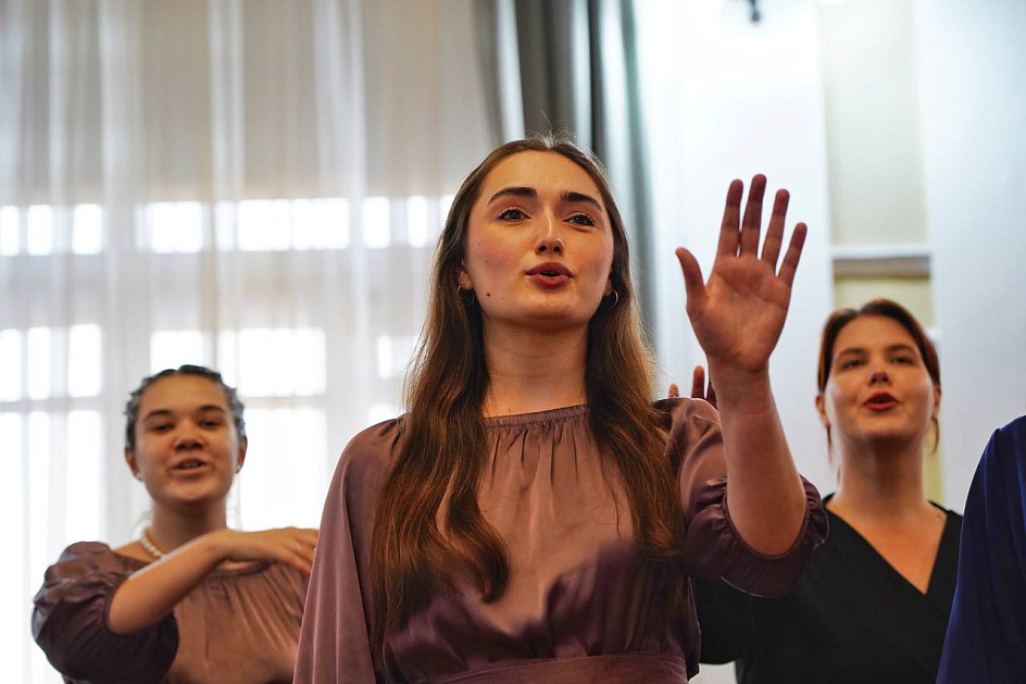 Вечер дебютов и параллелей